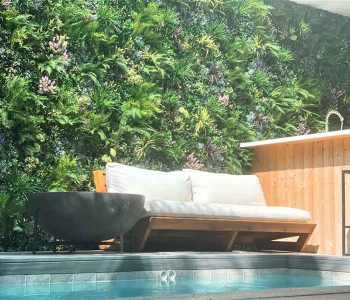 artificial-plant-wall-outdoor-poolside