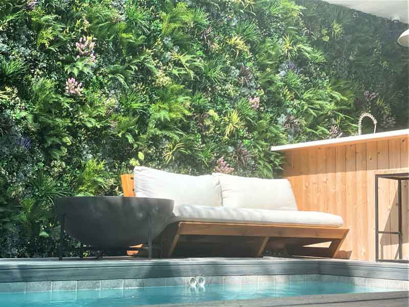 artificial-plant-wall-outdoor-poolside